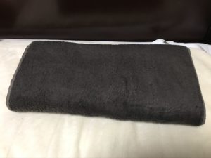 三つ折りのバスタオル枕